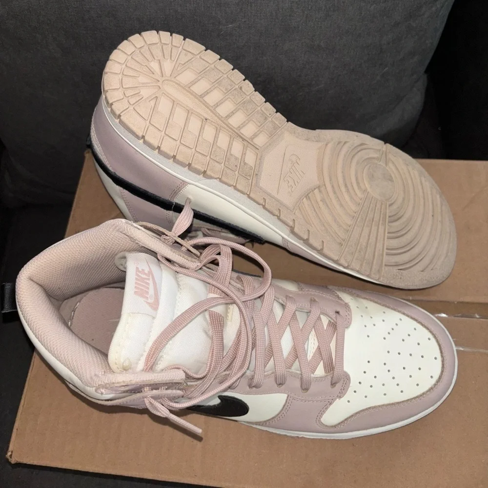 Nike Women's Sneakers in Pink and Black